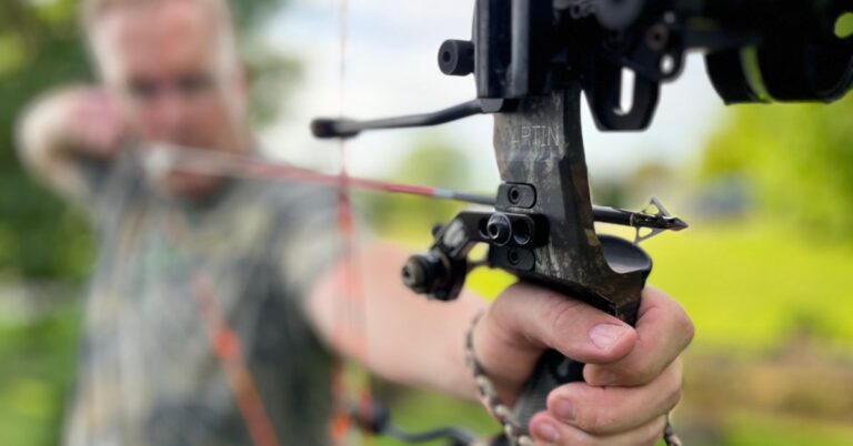 Broadhead arrow loaded on compound bow
